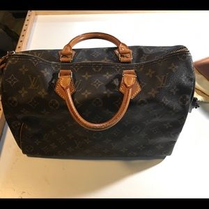 Louis Vuitton Speedy 35